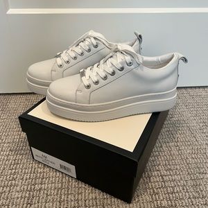 Brand New J Slides Womens Noca white Leather Fashion Sneaker Size 5